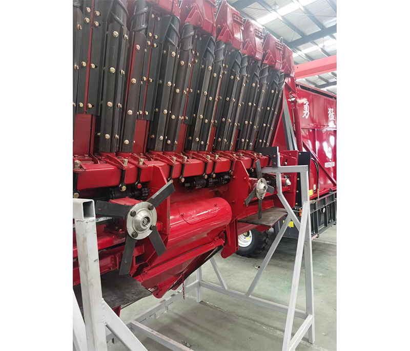 Corn Harvester Header